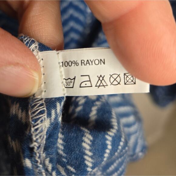 ROCK FLOWER PAPER Blue and White Patterned Womens Top 3 Quarter Length Sleeves - Picture 6 of 8